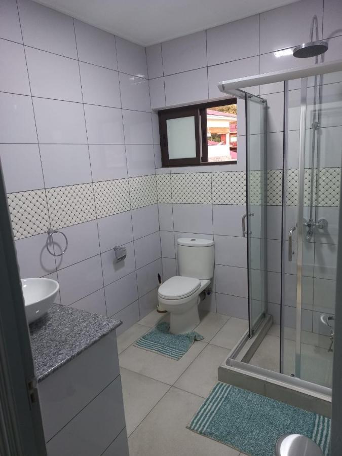 E&E Self Catering Hotel Beau Vallon  Exterior photo
